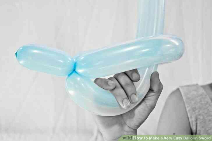 Image intitulée Faire un Très Facile Ballon Épée Étape 5